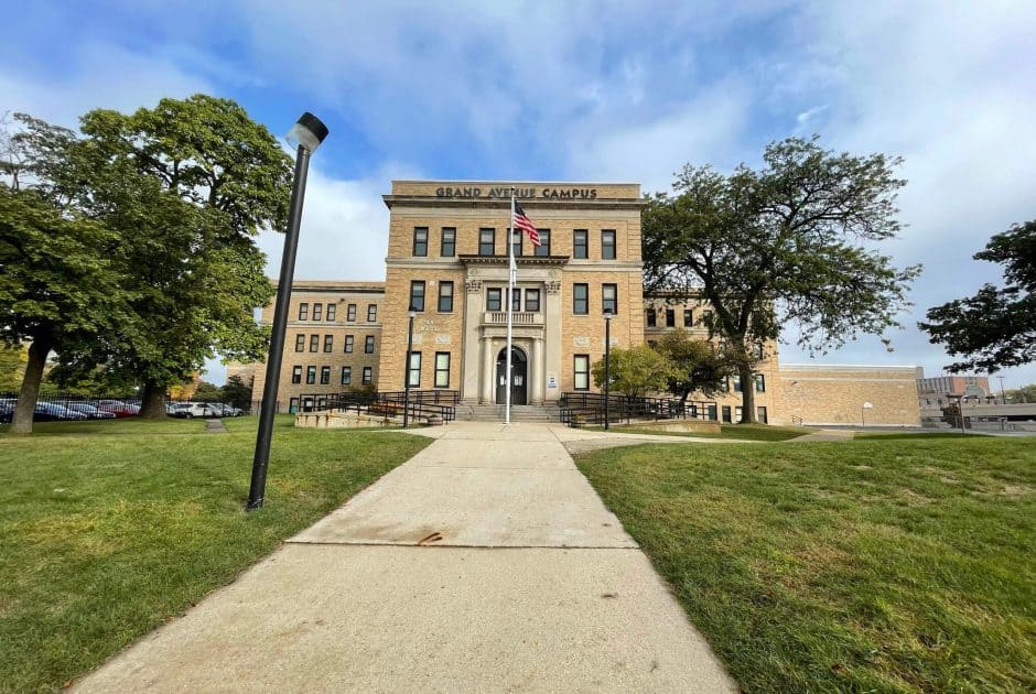 MILWAUKEE PUBLIC SCHOOLS