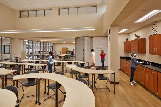 avon-intermediate-east-stem-classroom-with-people