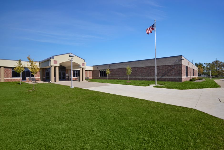 Avon's Sycamore Elementary Exterior