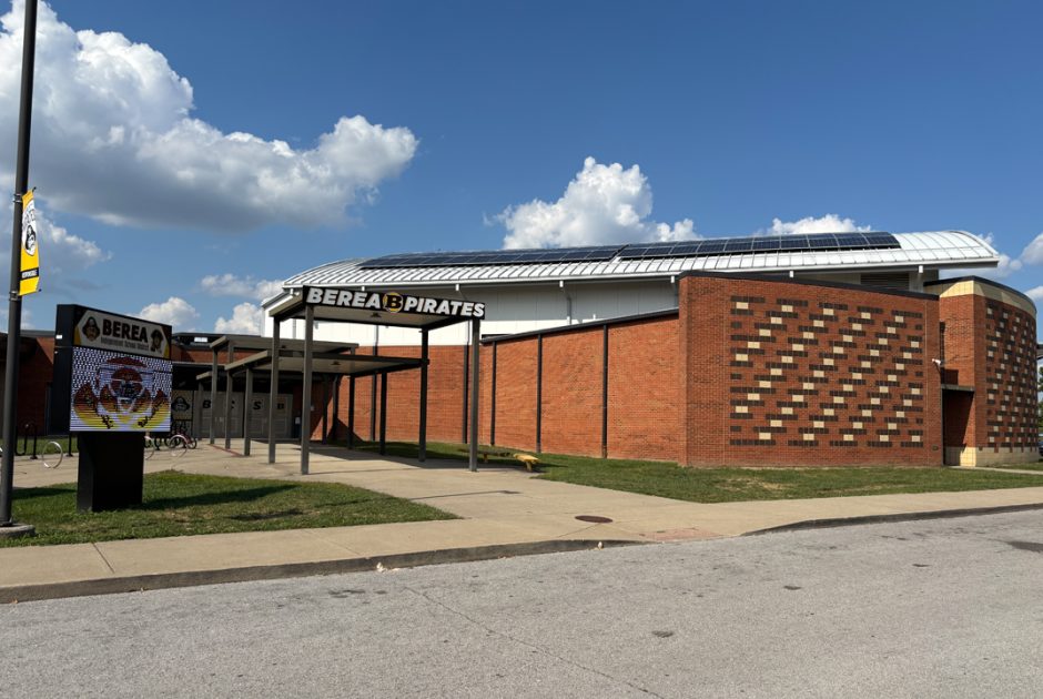 Exterior of Berea Independent Schools with Solar on the Roof