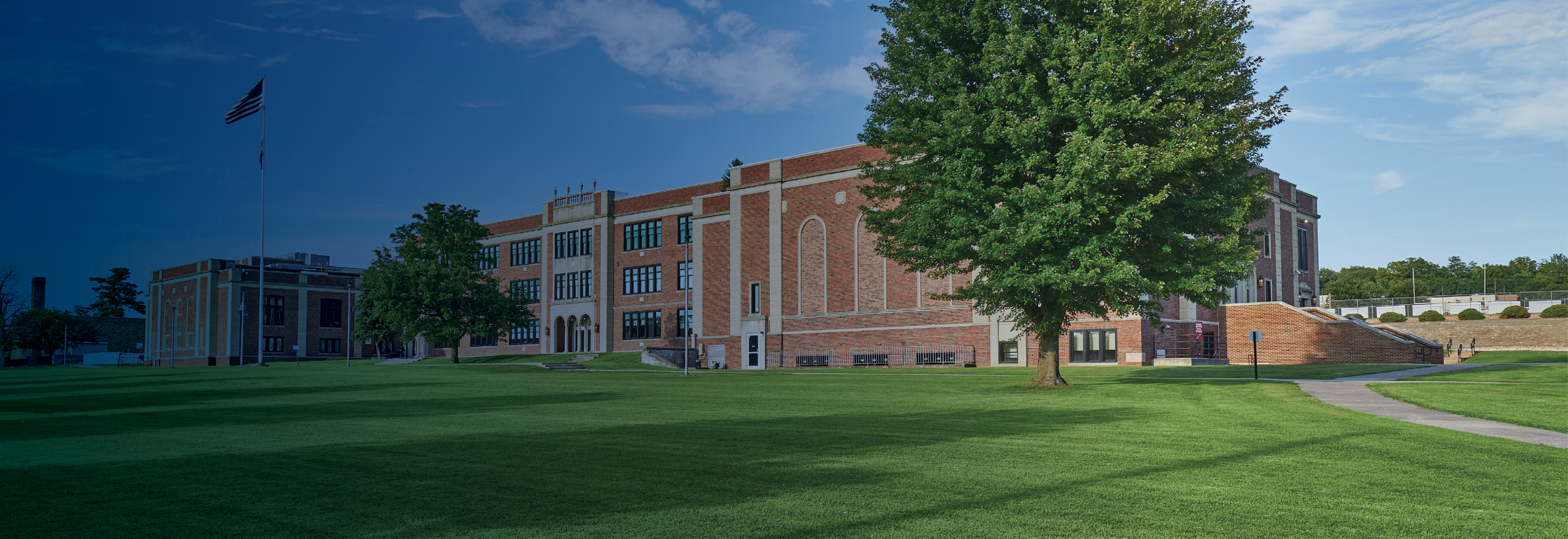 Hannibal School District Exterior on a sunny day